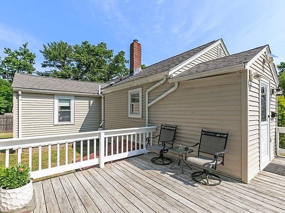 3rd image of 72 Pembroke St