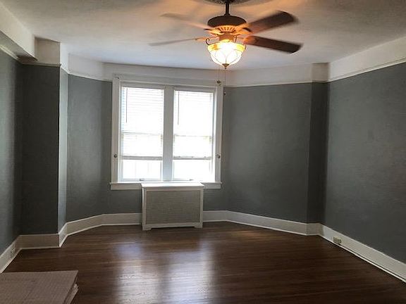 3rd image of 828 N Elm St APT A3