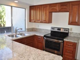 8085 Caminito De Pizza