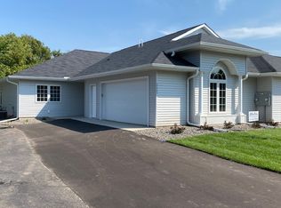 2605 Golf View Dr, River Falls, WI 54022