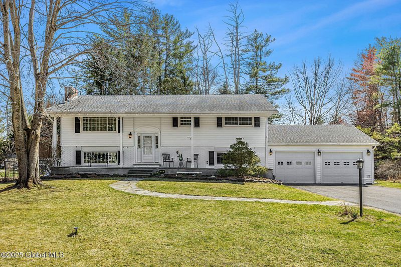 2nd image of 24 Heldervue Avenue