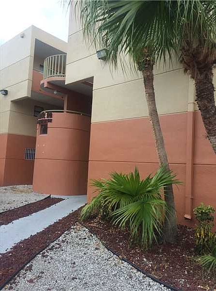 2nd image of 5 Olive Dr APT 7
