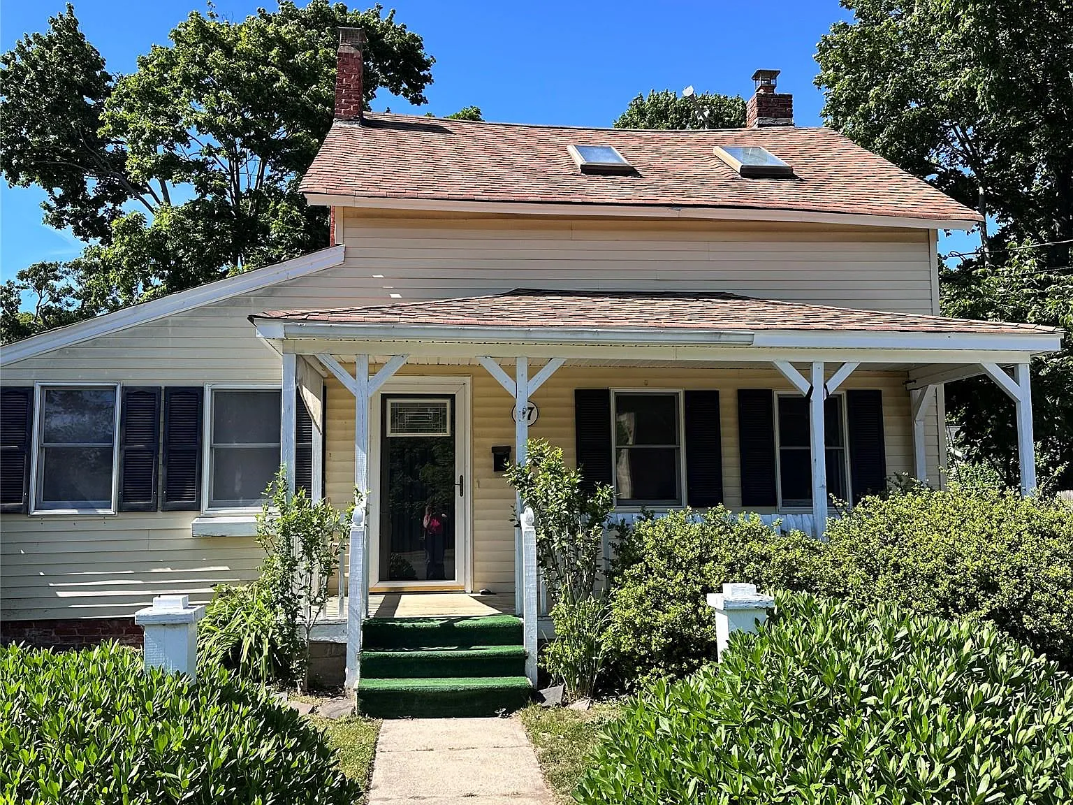 3 bed, 1.5 bath, 1353 sqft, $3,400 — Photo 1