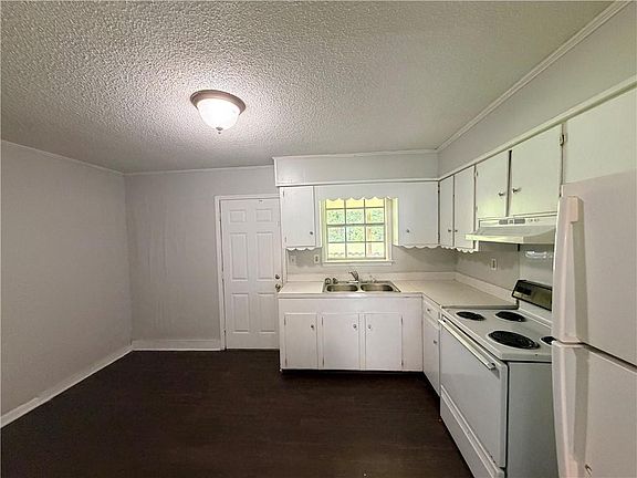 3rd image of 3760 Alta Vista Dr