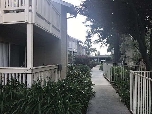 3rd image of 1125 Miramar Way APT 22