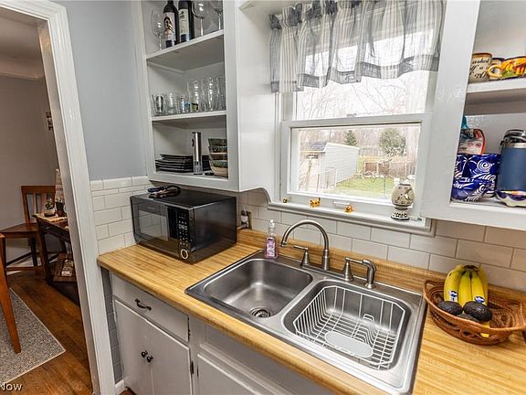 3rd image of 4914 Albertly Ave