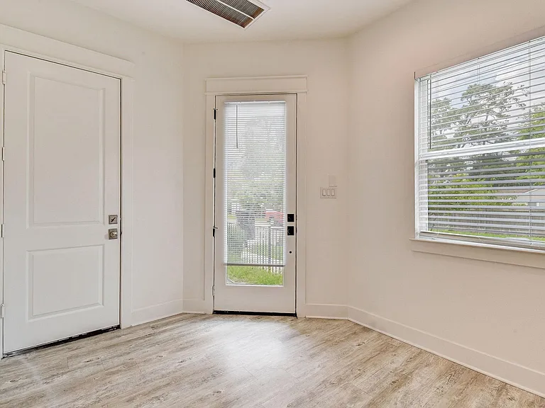 2705 Oakwood Crest Ln — Photo 26