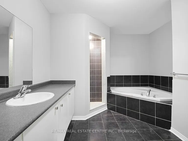 112 Commodore Dr — Photo 41