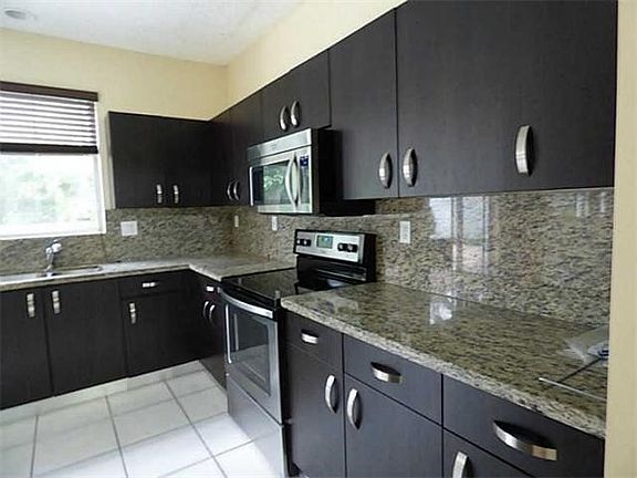 5th image of 14951 Bel Aire Dr S