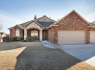 8736 Pikes Peak Rd, Yukon, OK 73099