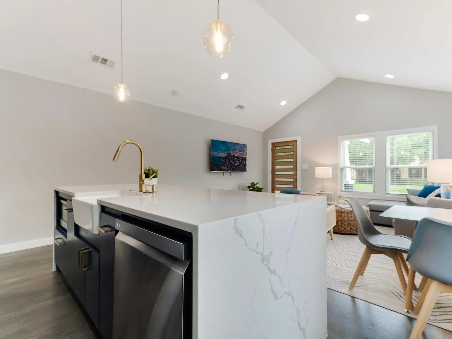 1124 Brunner Ave — Photo 3