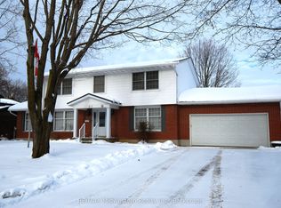 62 King St N, Minto, ON N0G 1Z0