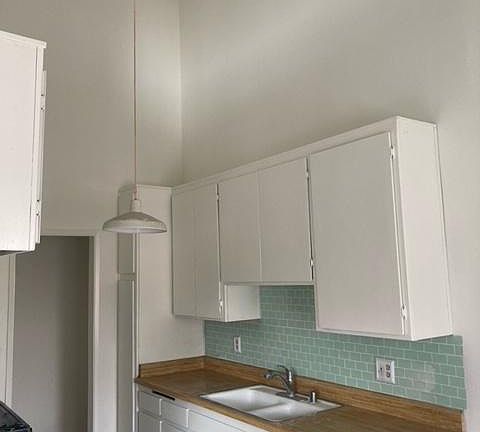 3rd image of 11575 Moorpark St #208