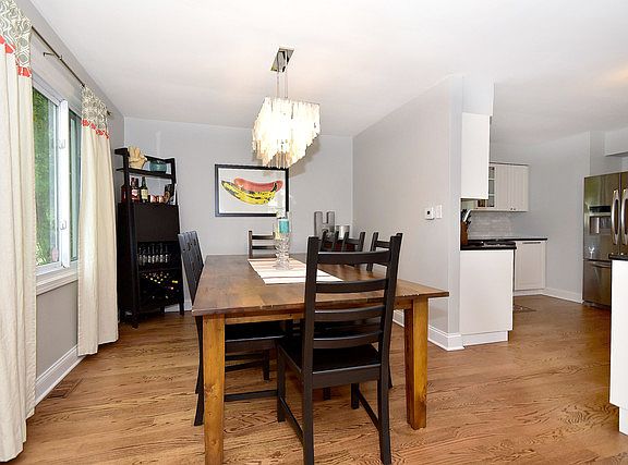 5th image of 328 N Clarendon Ave