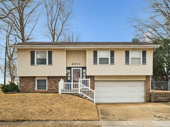2911 Lovejoy Dr, Cedar Falls, IA 50613