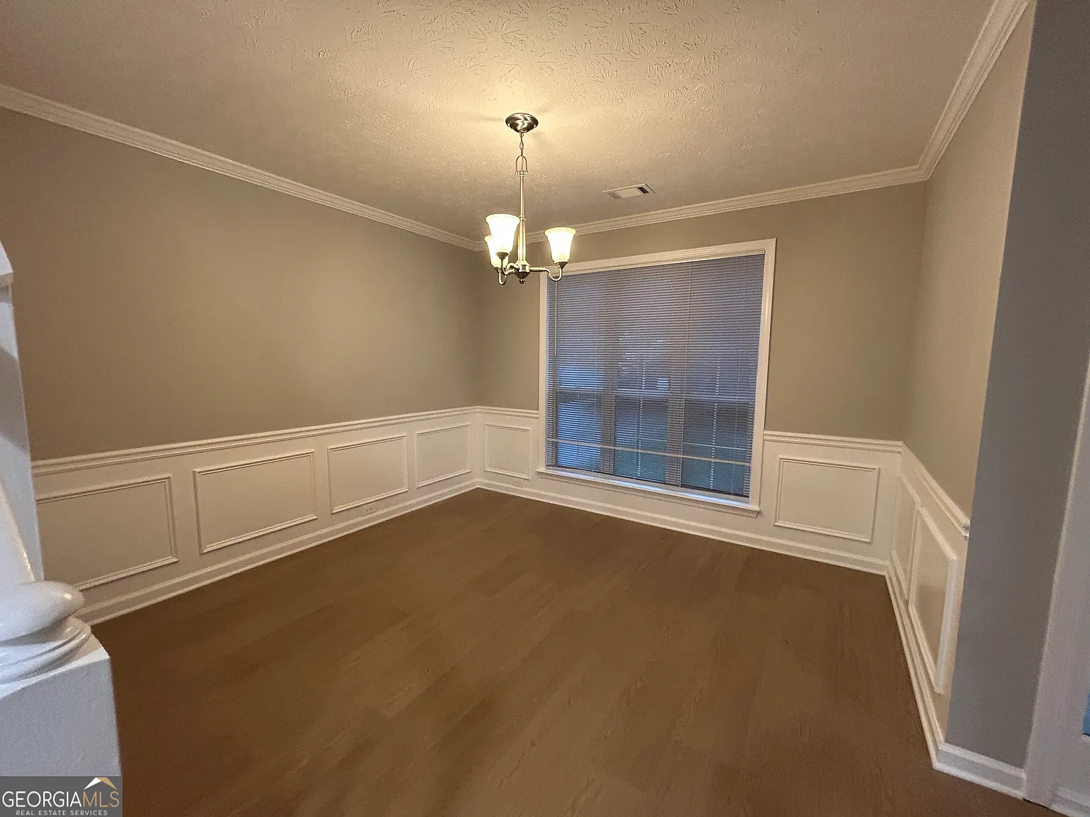 4 bed, 2.5 bath, 1935 sqft, $2,350 — Photo 4