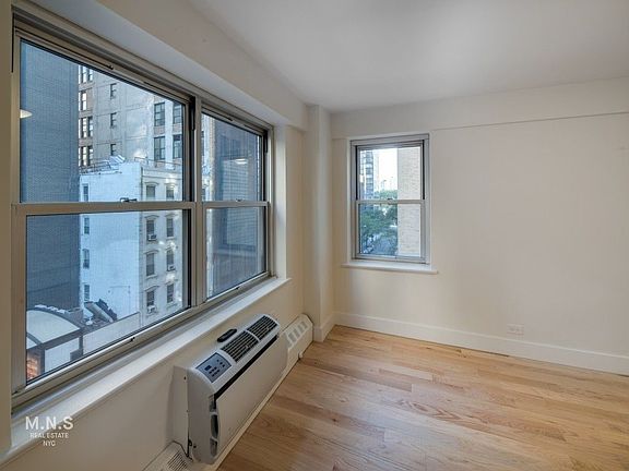 4th image of 300 E 46th St #5EE