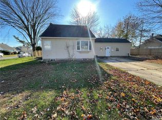 29 Hayden Dr, Bethpage, NY 11714