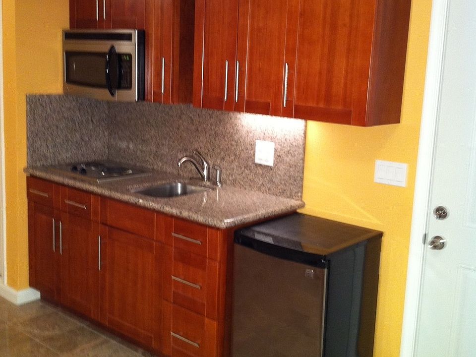 1st image of 1090 Iris St