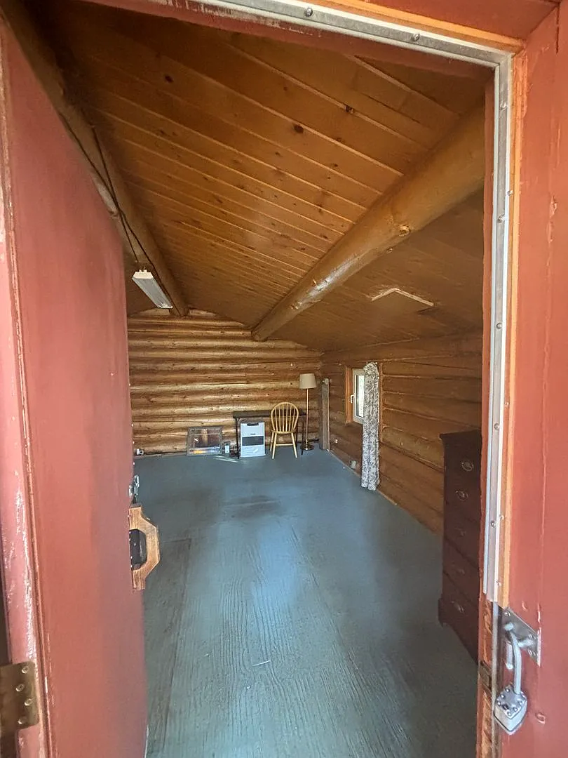 Dry cabin off Goldstream / Dog friendly — Photo 3