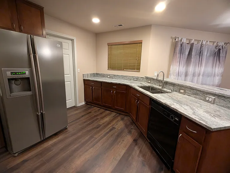 38 Dr SE — Photo 3
