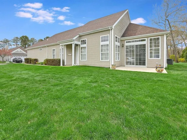 511 Leisure Drive #511, Ridge, NY 11961