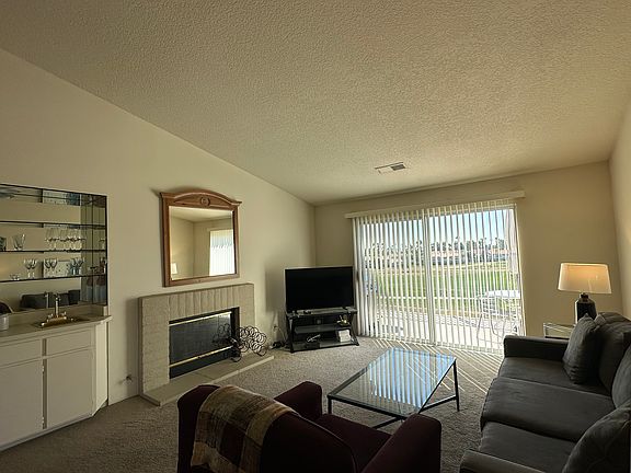 4th image of 691 Vista Lago Cir N