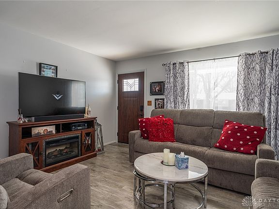 3rd image of 1033 Mystic Ln S