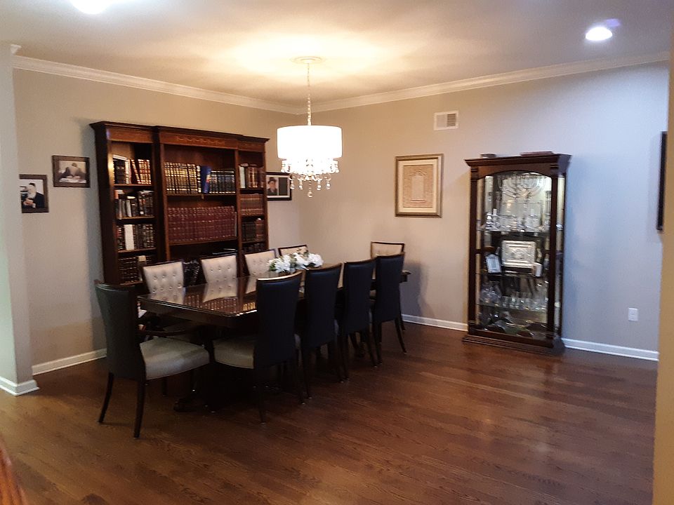 2nd image of 18 Sea Point Dr