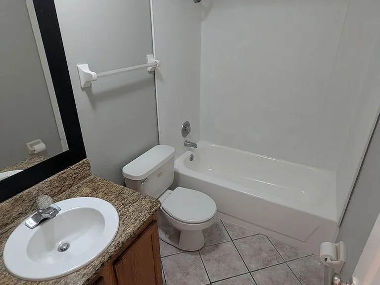 910 S Center St #6 — Photo 15
