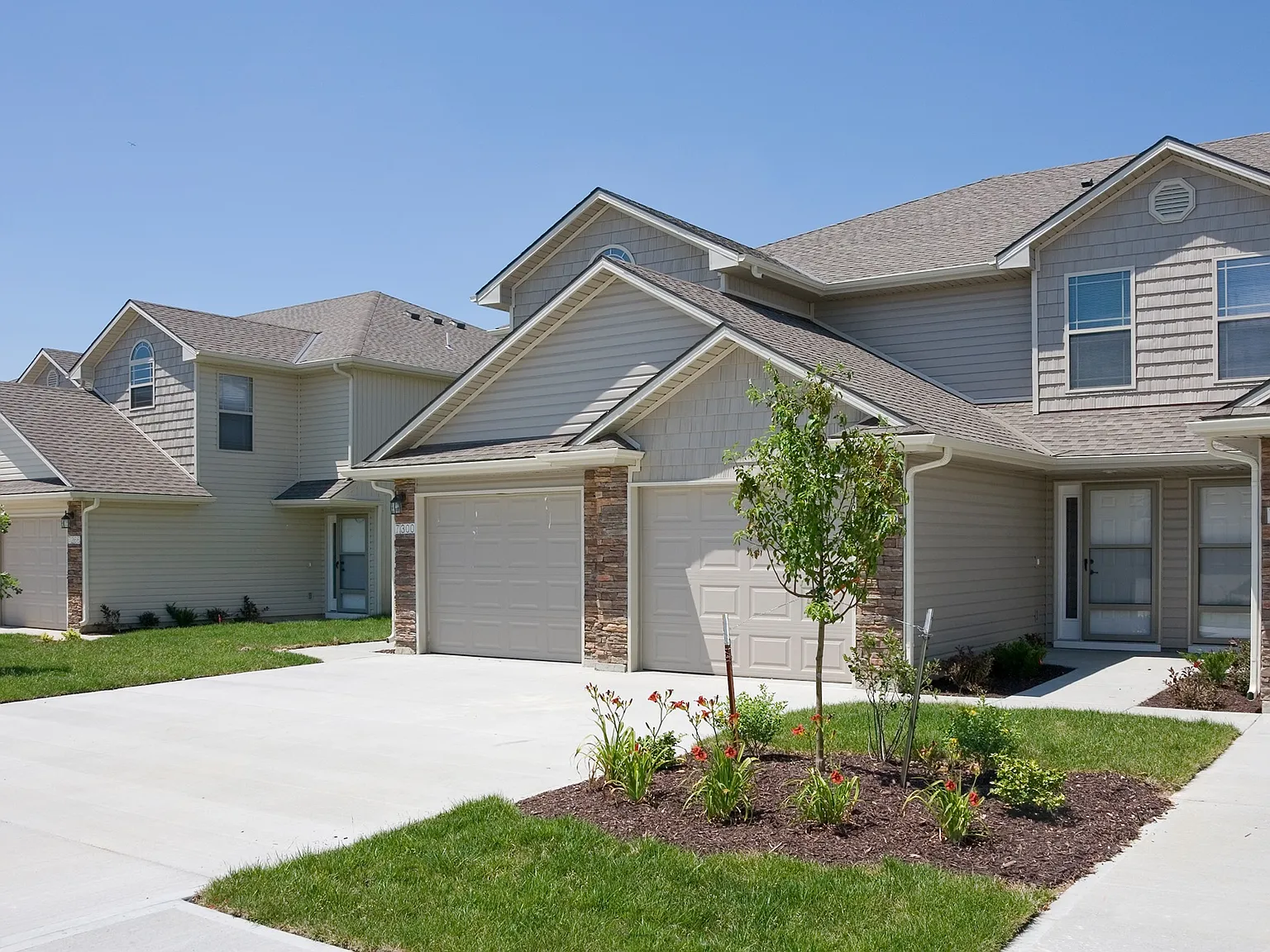 Arbor Mist Townhomes — Photo 1