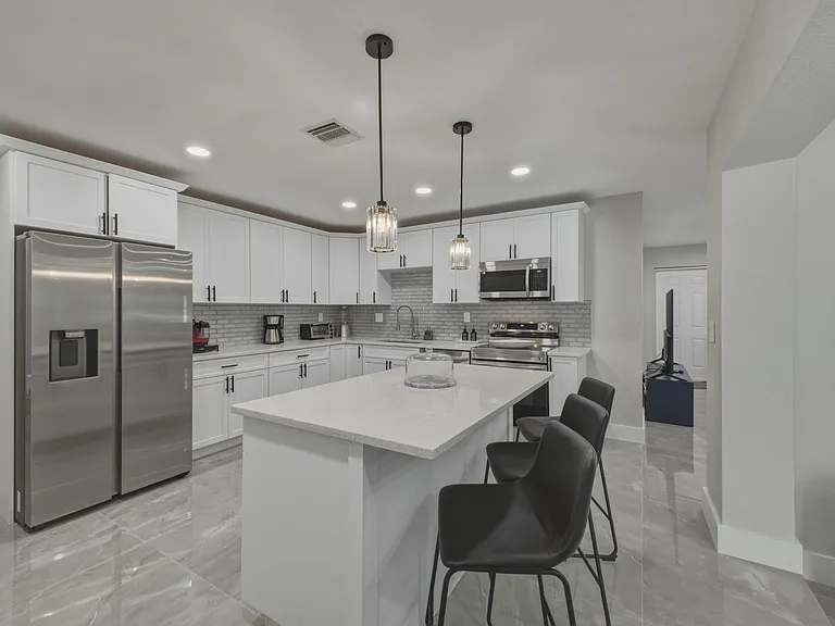 632 Las Palmas Park — Photo 7