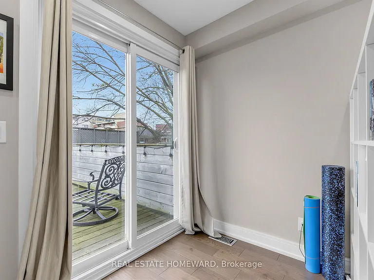 133 Cowan Ave #UPPER — Photo 27