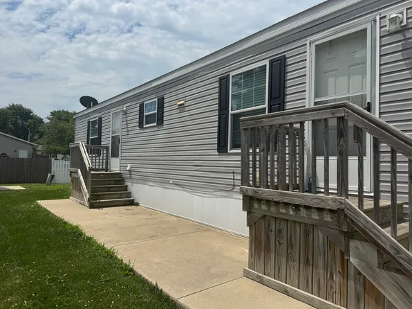 419 Highland Dr, Bloomington, IL 61704