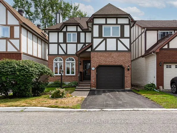 2756 Massicotte Ln, Ottawa, ON K1T 3H1