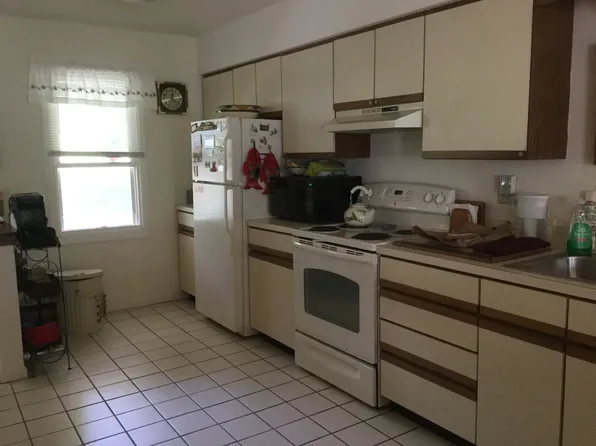 880 East St APT 17B, Lee, MA 01238