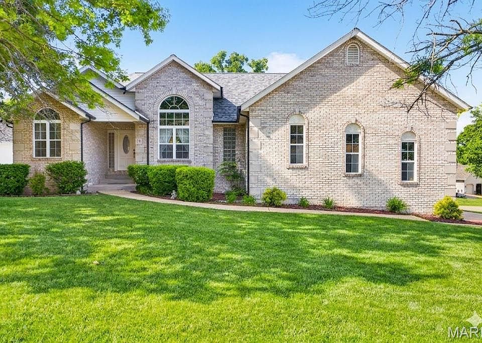 1st image of 18 Ashford Pl