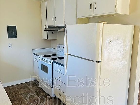4th image of 870 Castlewood Dr APT 4