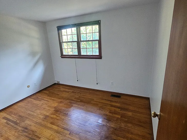 35241 Caryn St — Photo 23