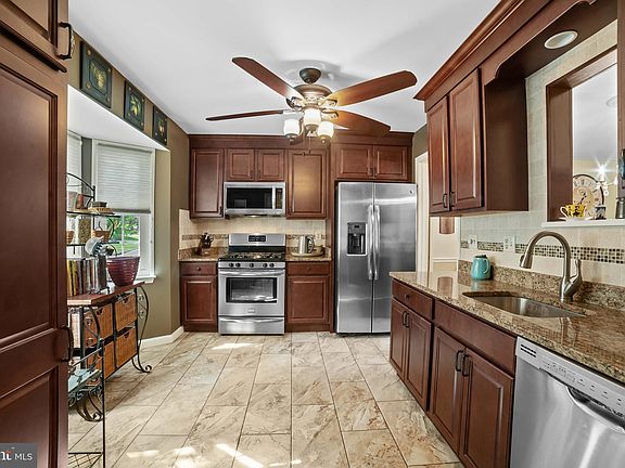 5th image of 10025 Park Woods Ln