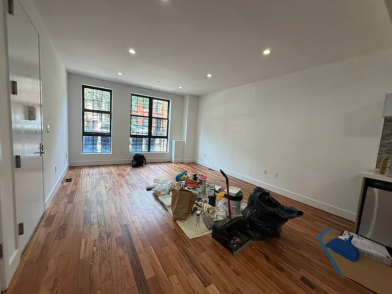 910 Lafayette Ave #1 — Photo 4
