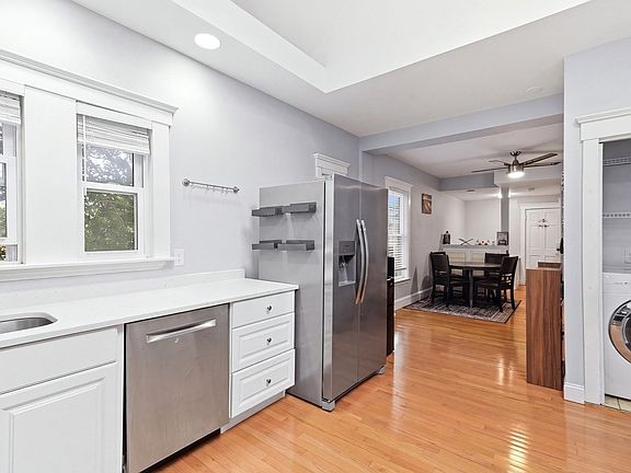 3rd image of 323 Bainbridge St