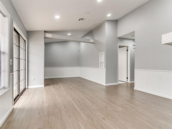 3rd image of 2739 Indian Creek Blvd