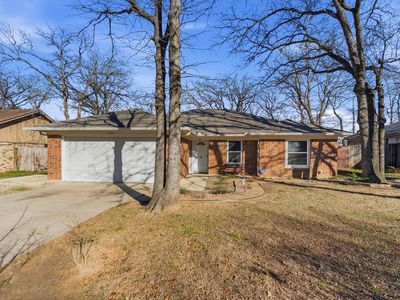 904 Red Oak St, Azle, TX, 76020