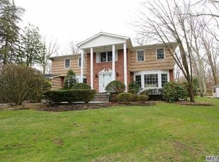 26 Stepping Stone Cres, Dix Hills, NY 11746