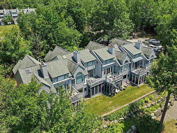 3rd image of 738 Weirs Boulevard #3