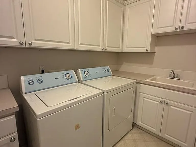 12556 NW Brimpton Ct — Photo 9