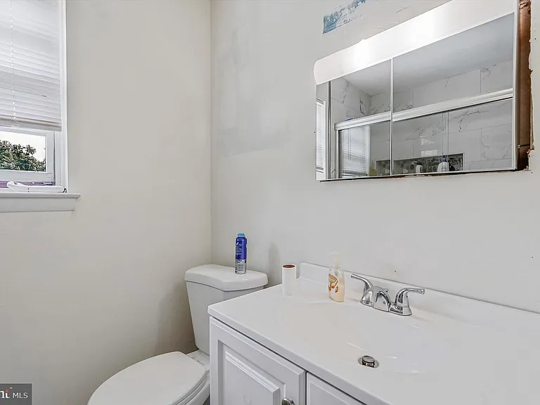 212 E Lafayette Ave — Photo 16