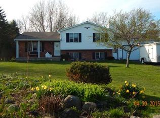 4457 Beach Ridge Rd, Lockport, NY 14094