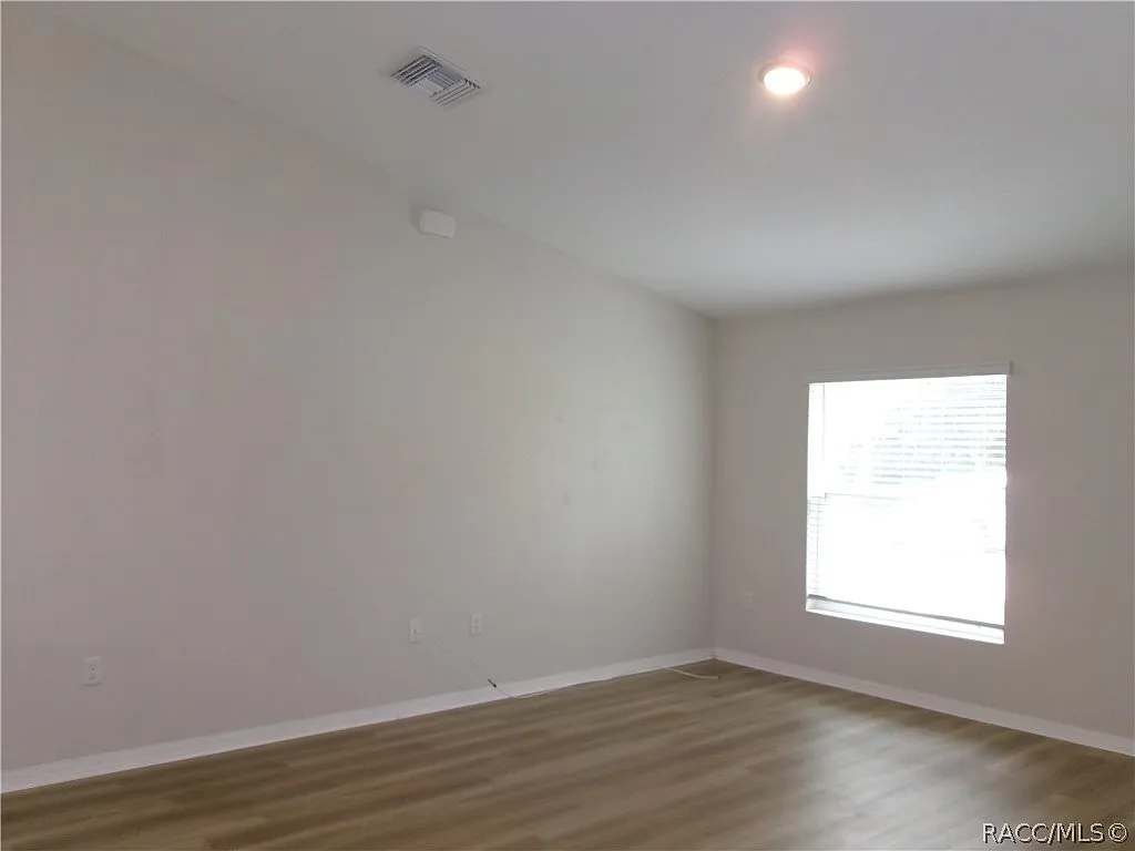 3 bed, 1232 sqft, $1,700 — Photo 4